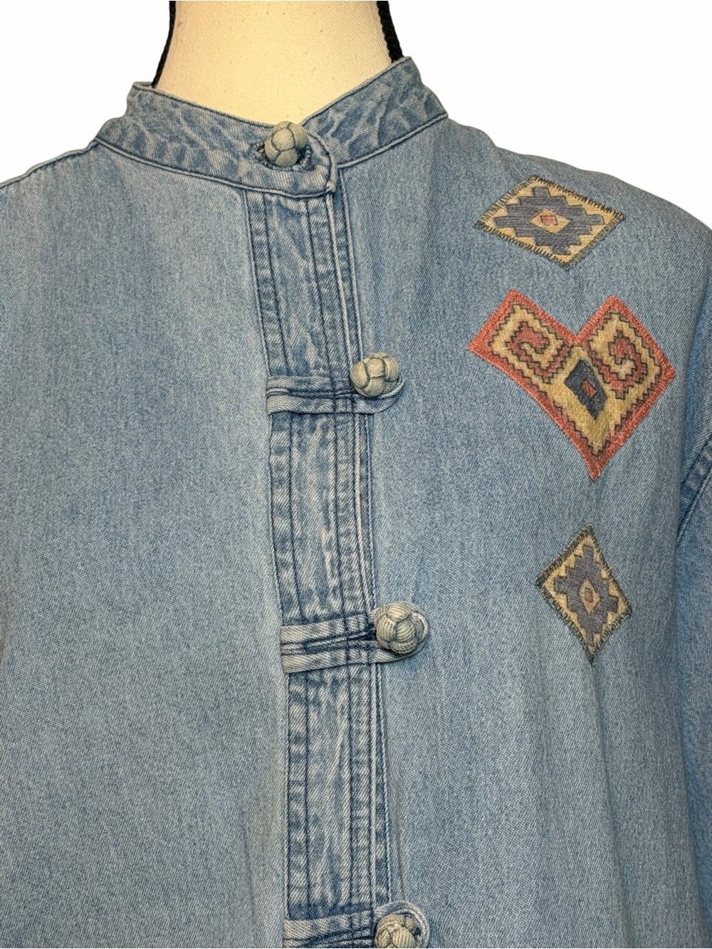 Vintage Women’s size medium denim jacket with embroidered accents western 90s - Picture 2 of 7
